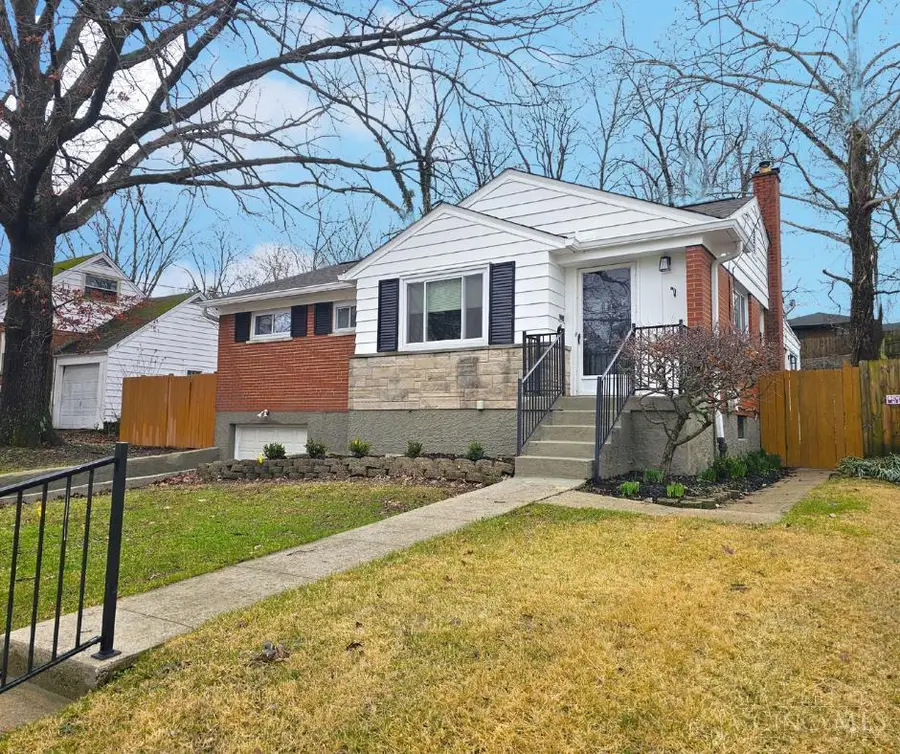 1055 Hempstead Drive, Finneytown, OH 45231 - #2