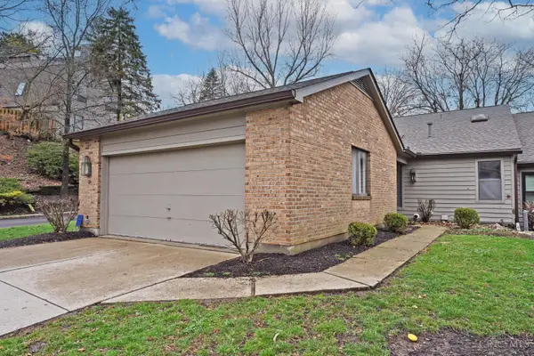 39 Rolling Hills Court, Wyoming, OH 45215
