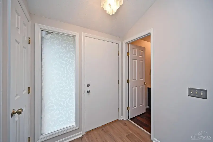 39 Rolling Hills Court, Wyoming, OH 45215 - #3