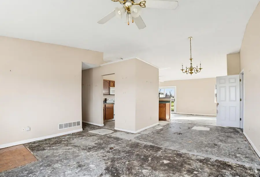 1655 E Crescentville Road, Cincinnati, OH 45246 - #3