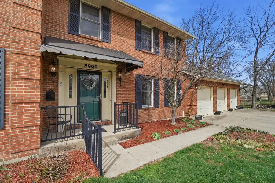 8909 Saxton Drive, West Chester, OH 45069 - #2