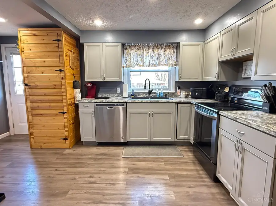 5545 Maple Grove Avenue, Blanchester, OH 45107 - #3