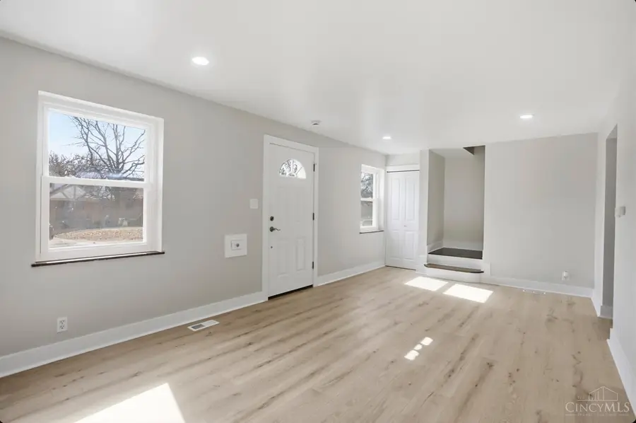 1734 Llanfair Avenue, Cincinnati, OH 45224 - #3
