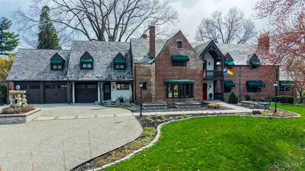 206 Hilltop Lane, Wyoming, OH 45215