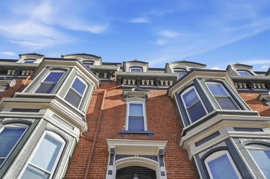 112 E Mcmillan Avenue, Cincinnati, OH 45219 - #2