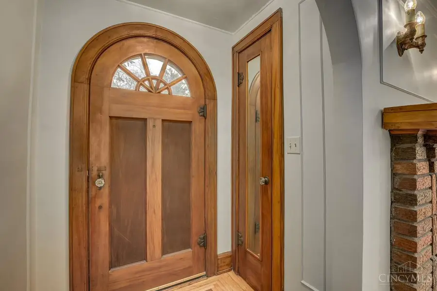 5049 W Eastwood Circle, Cincinnati, OH 45227 - #3