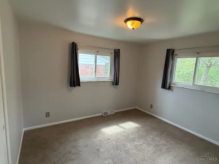 3041 Westknolls Lane, Cincinnati, OH 45211 - #3