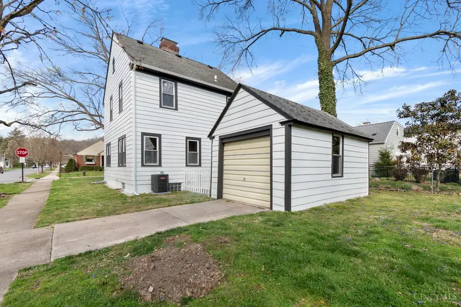 6975 Cambridge Avenue, Mariemont, OH 45227 - #3