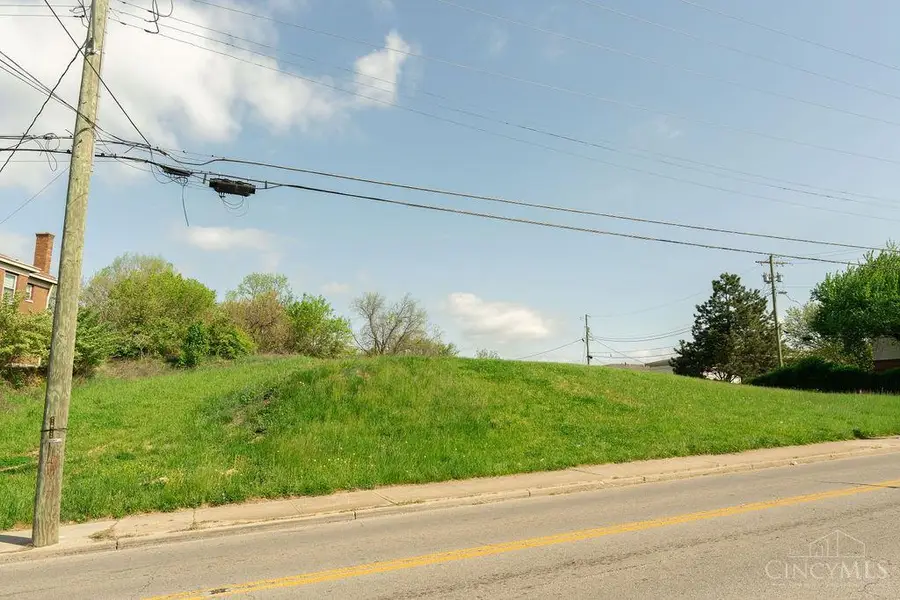 38 Clinton Springs Avenue, Cincinnati, OH 45217 - #3