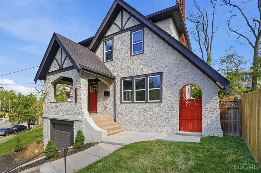 2986 Linwood Avenue, Cincinnati, OH 45208 - #2