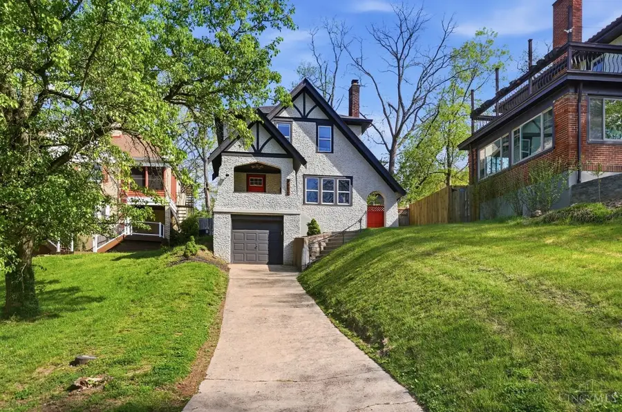 2986 Linwood Avenue, Cincinnati, OH 45208 - #3