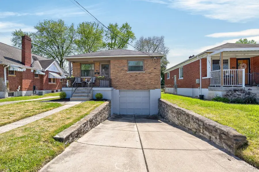 6831 Buckingham Place, Madison Place, OH 45227 - #2