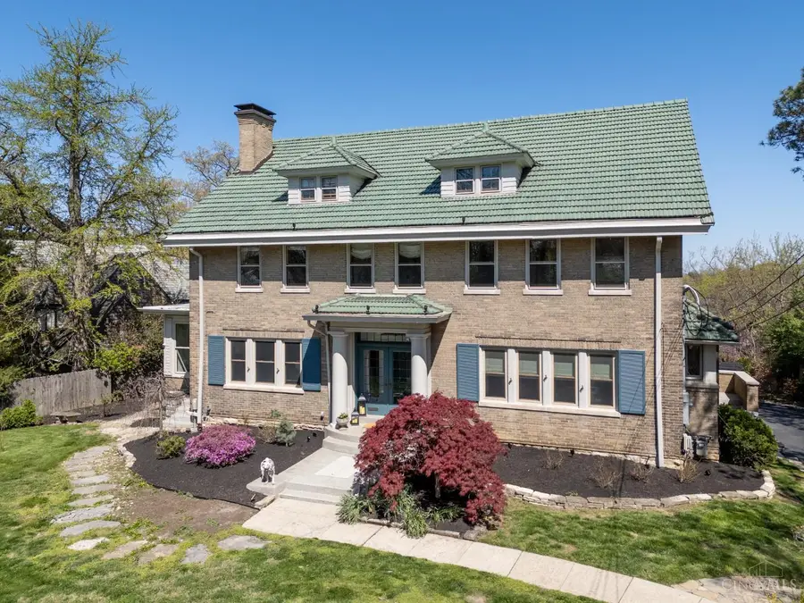 718 Clinton Springs Avenue, Cincinnati, OH 45229 - #2