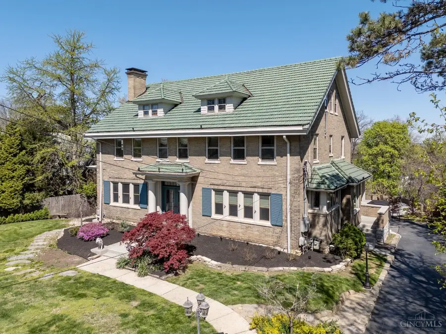 718 Clinton Springs Avenue, Cincinnati, OH 45229 - #3