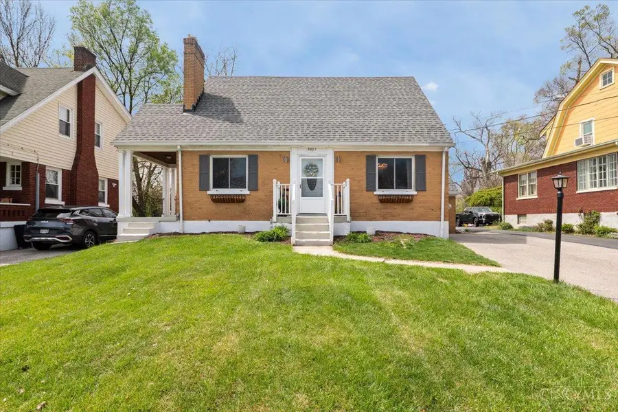 6607 Plainfield Road, Silverton, OH 45236 - #2