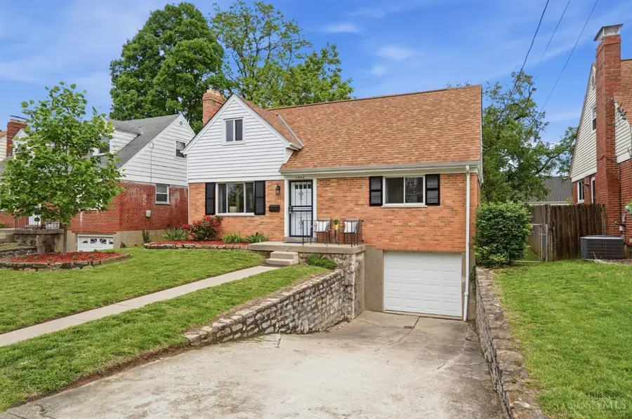 3946 S Fordham Place, Silverton, OH 45213 - #2