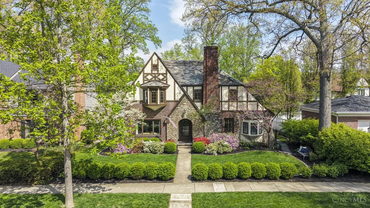 6828 Mt Vernon Avenue, Mariemont, OH 45227 - #1