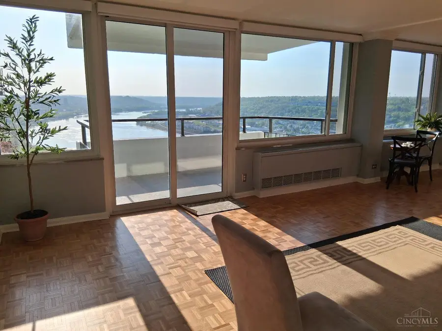 2401 Ingleside Avenue #4E, Cincinnati, OH 45206 - #3