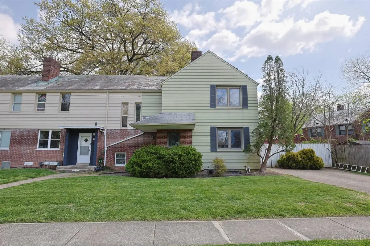 22 Avenell Lane, Greenhills, OH 45218 - #1