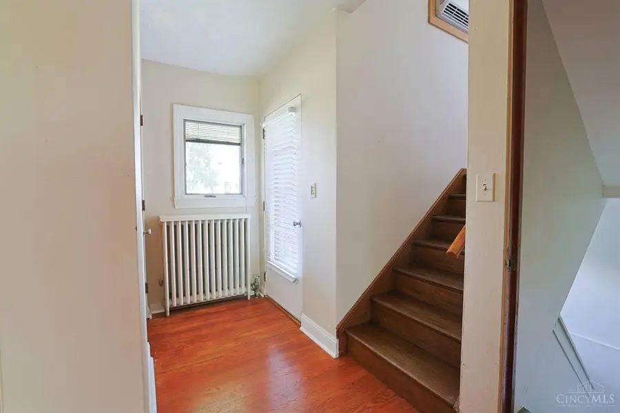 22 Avenell Lane, Greenhills, OH 45218 - #3