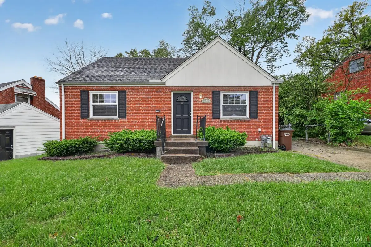 1149 Madeleine Circle, Finneytown, OH 45231 - #1