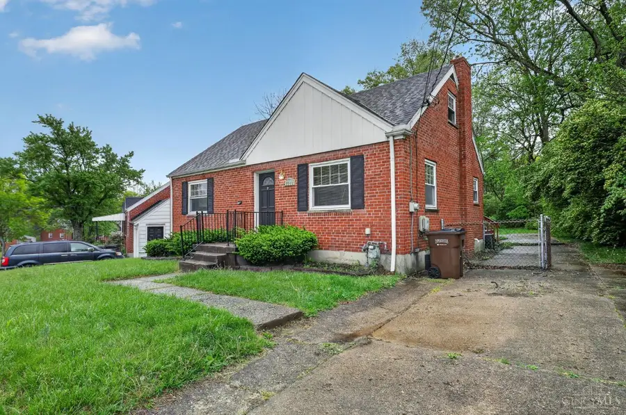 1149 Madeleine Circle, Finneytown, OH 45231 - #2