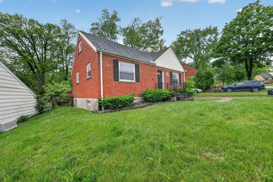 1149 Madeleine Circle, Finneytown, OH 45231 - #3