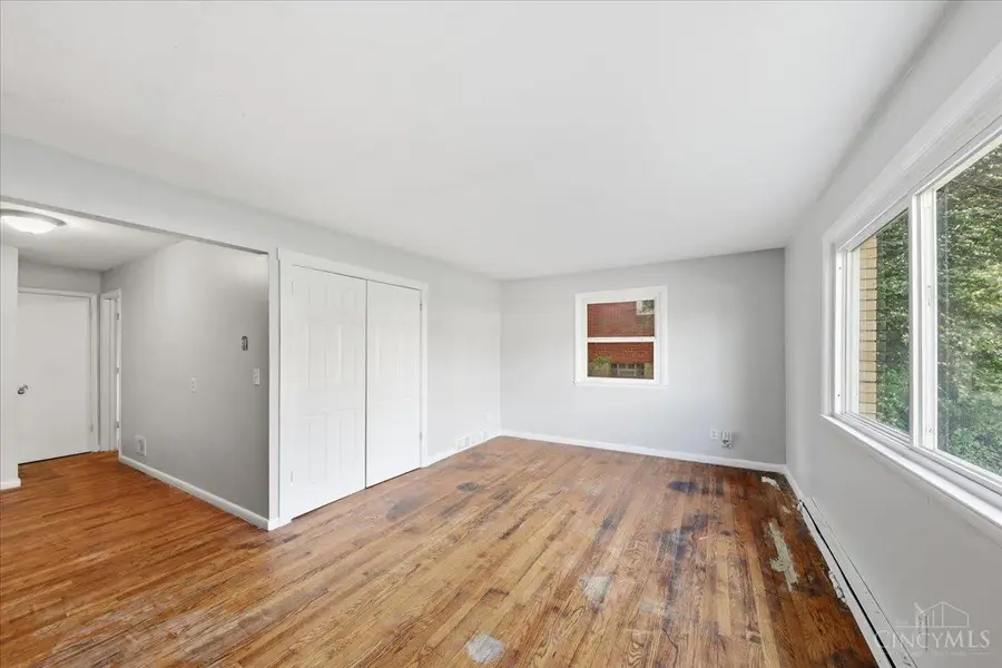 122 Clinton Springs Avenue, Cincinnati, OH 45217 - #2