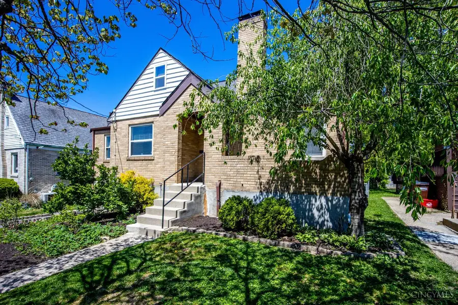 4420 Raceview Avenue, Bridgetown, OH 45211 - #2