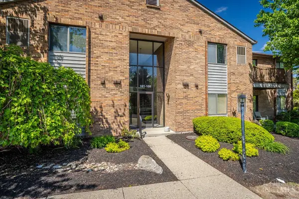 1544 W Galbraith Road #106, North College Hill, OH 45231