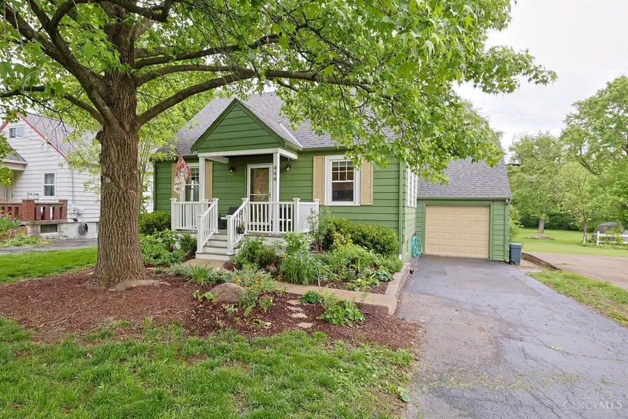 444 W Sharon Road, Springdale, OH 45246 - #2