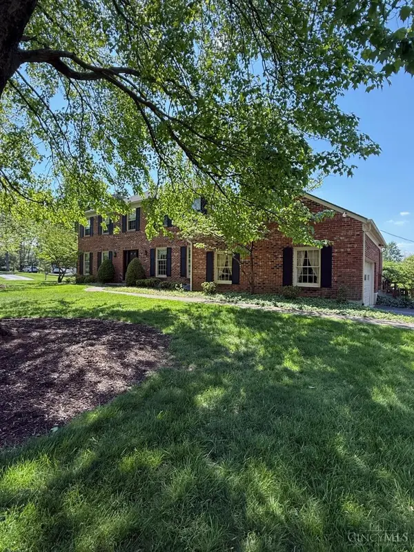 9901 Knollwind Drive, Montgomery, OH 45242