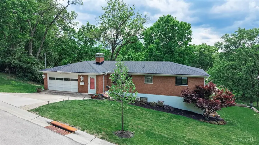 5801 Maphet Street, Columbia, OH 45227 - #2