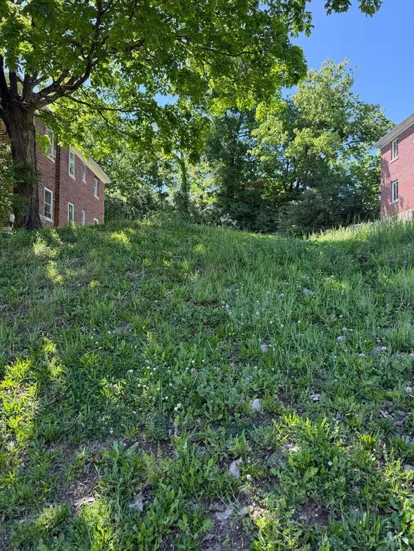 3127 Bracken Woods Lane, Cincinnati, OH 45211