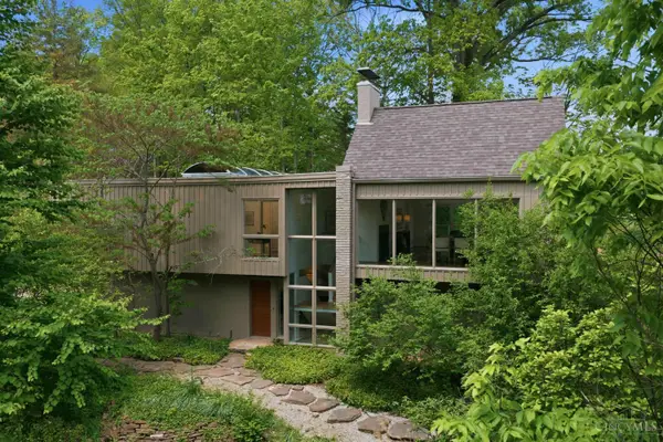 9546 Cunningham Road, Indian Hill, OH 45243