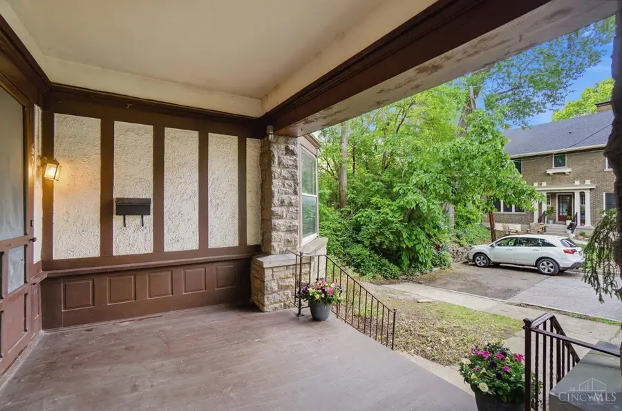 621 Evanswood Place, Cincinnati, OH 45220 - #3