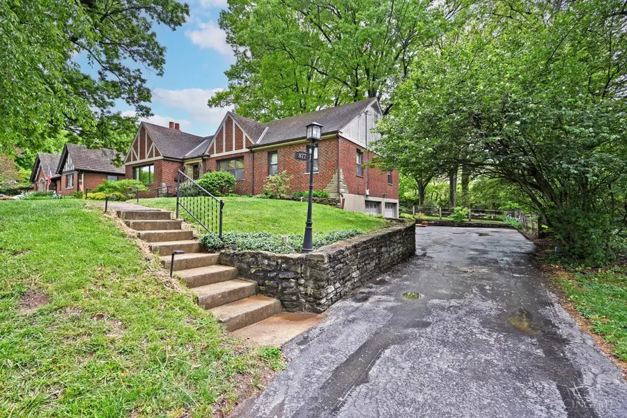 877 Finney Trail, Finneytown, OH 45224 - #2