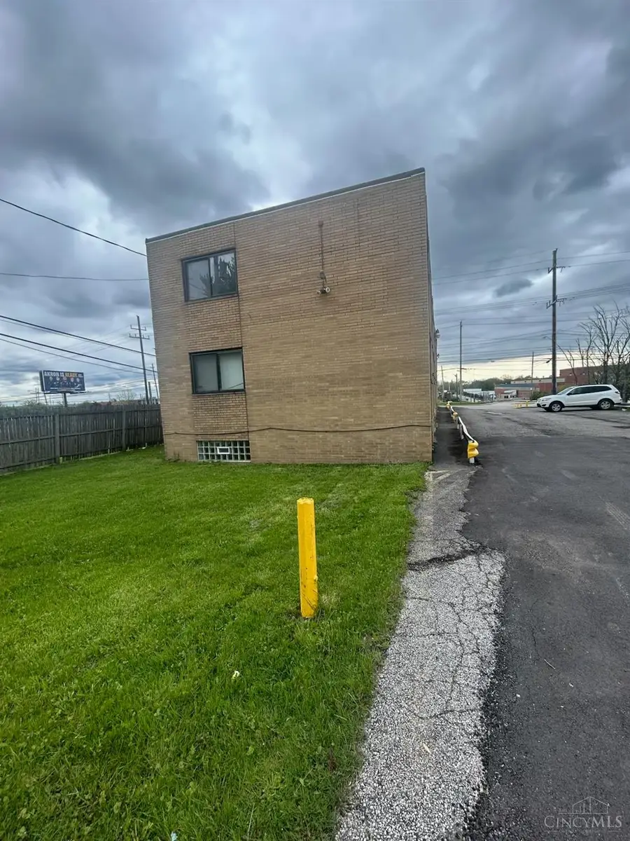 4467 Lee Road, Cleveland, OH 44128 - #2