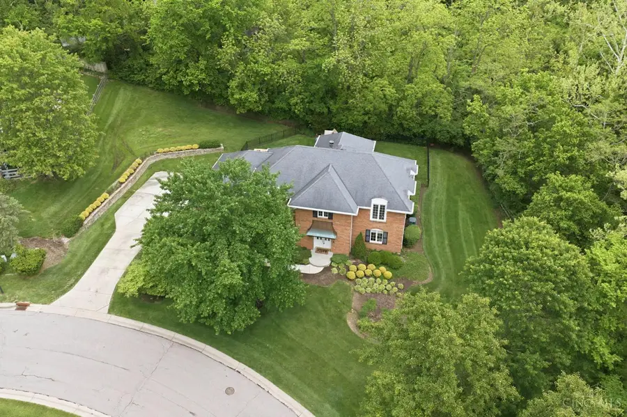 9486 Oakhurst Court, Blue Ash, OH 45241 - #2