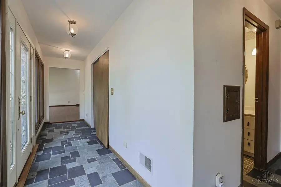 3881 Lincoln Road, Cincinnati, OH 45247 - #3