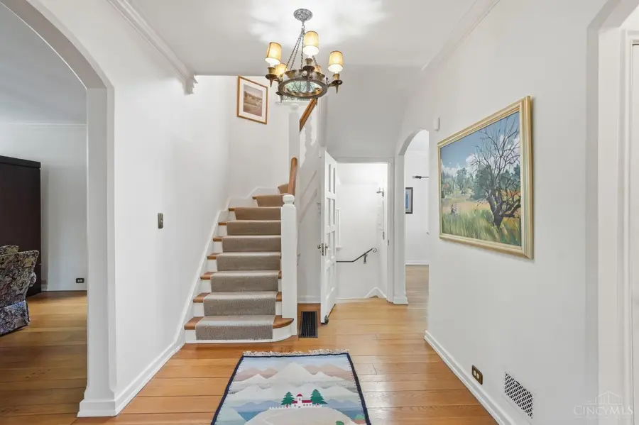16 Far Hills Drive, Cincinnati, OH 45208 - #2