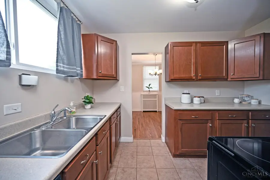 27 Andover Road, Greenhills, OH 45218 - #3