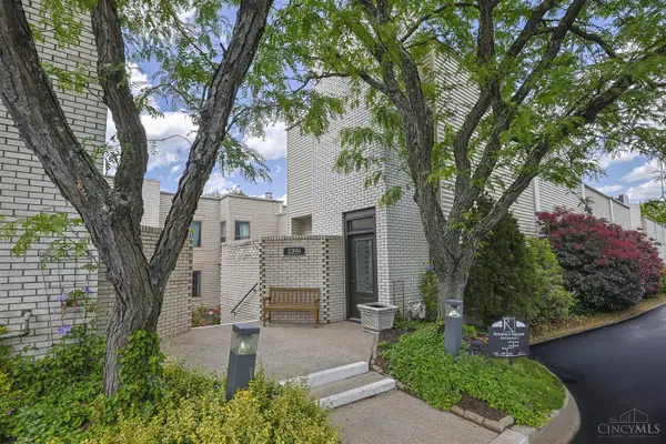 2394 Dana Avenue, Cincinnati, OH 45208