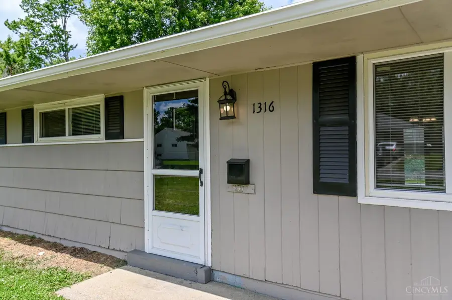 1316 Landis Lane, Finneytown, OH 45231 - #3