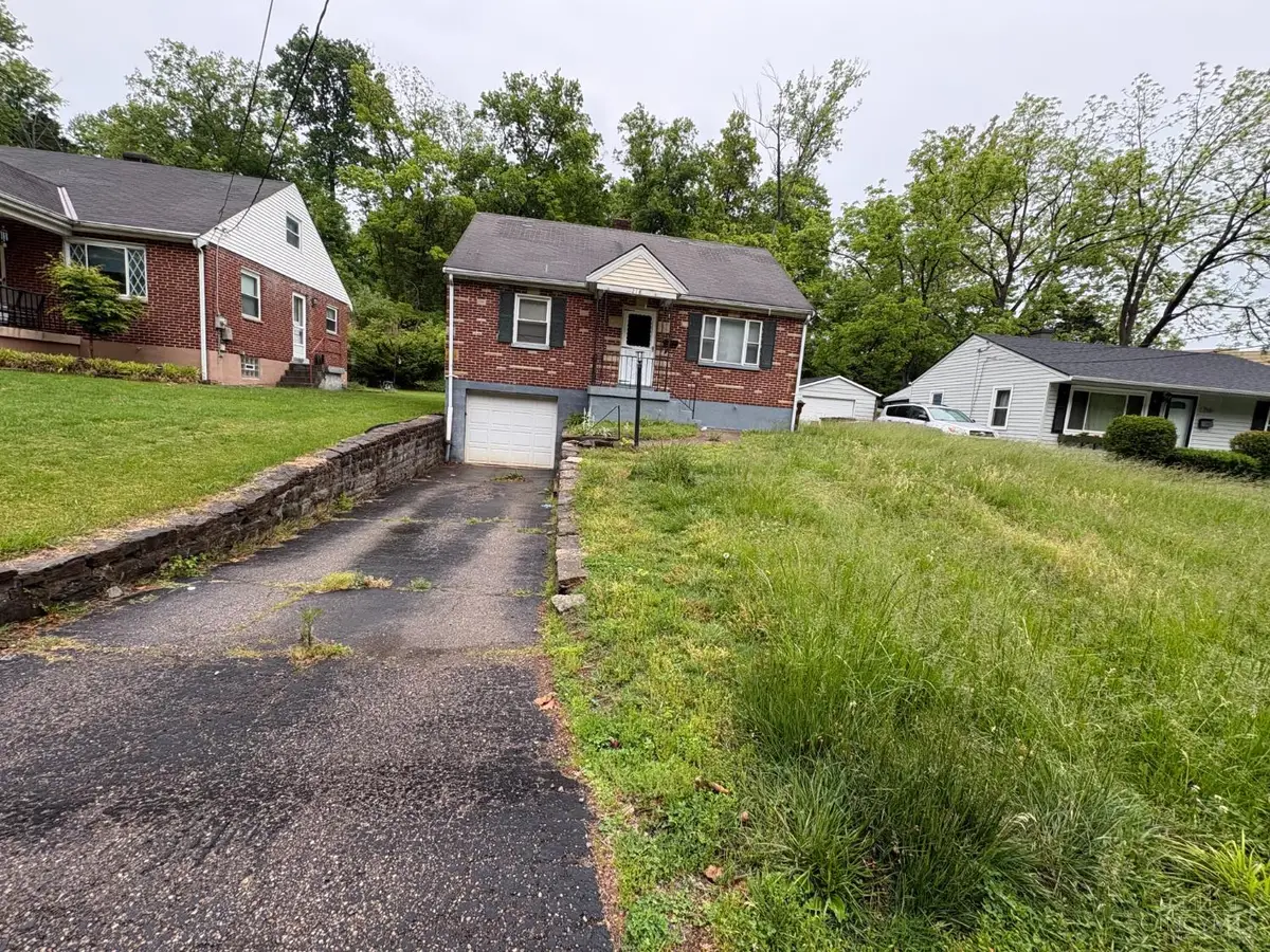 218 Ridgeway Road, Cincinnati, OH 45216 - #1