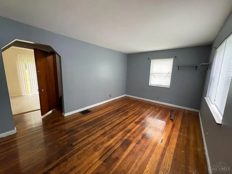 218 Ridgeway Road, Cincinnati, OH 45216 - #2