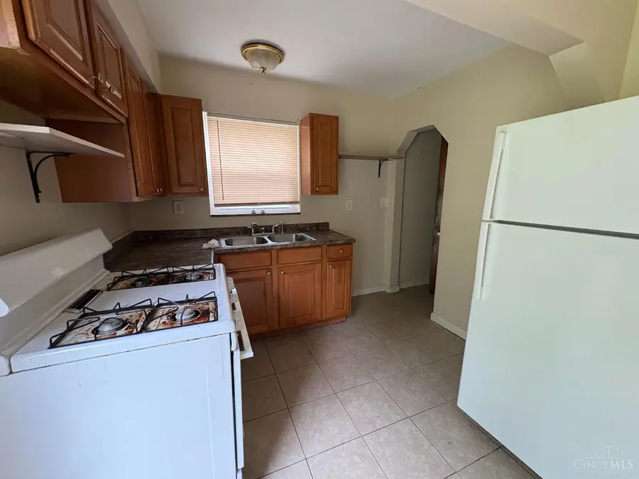 218 Ridgeway Road, Cincinnati, OH 45216 - #3