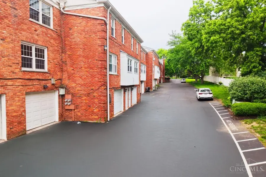 1110 Springfield Pike #15, Wyoming, OH 45215 - #3