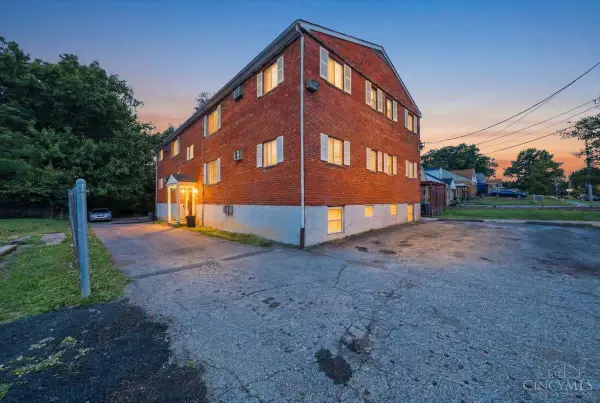 1209 W Galbraith Road, Cincinnati, OH 45231