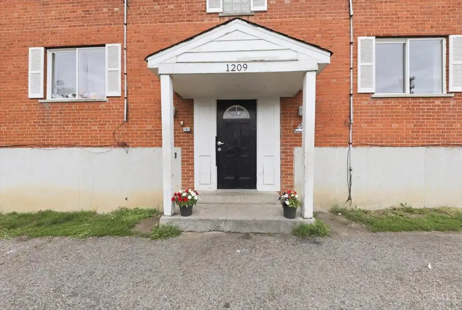 1209 W Galbraith Road, Cincinnati, OH 45231 - #3